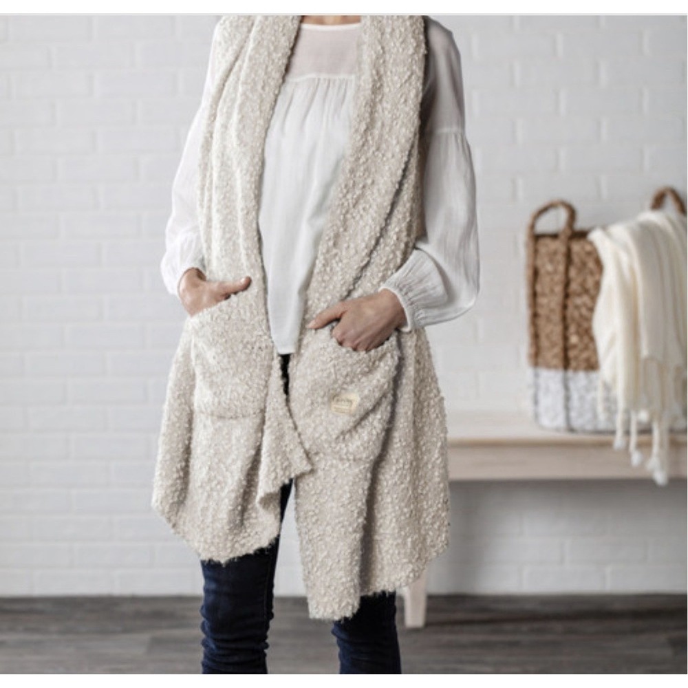 Demdaco Giving Shawl Gray Boucle' Warm Ultra Soft Nylon Shawl With Pockets
